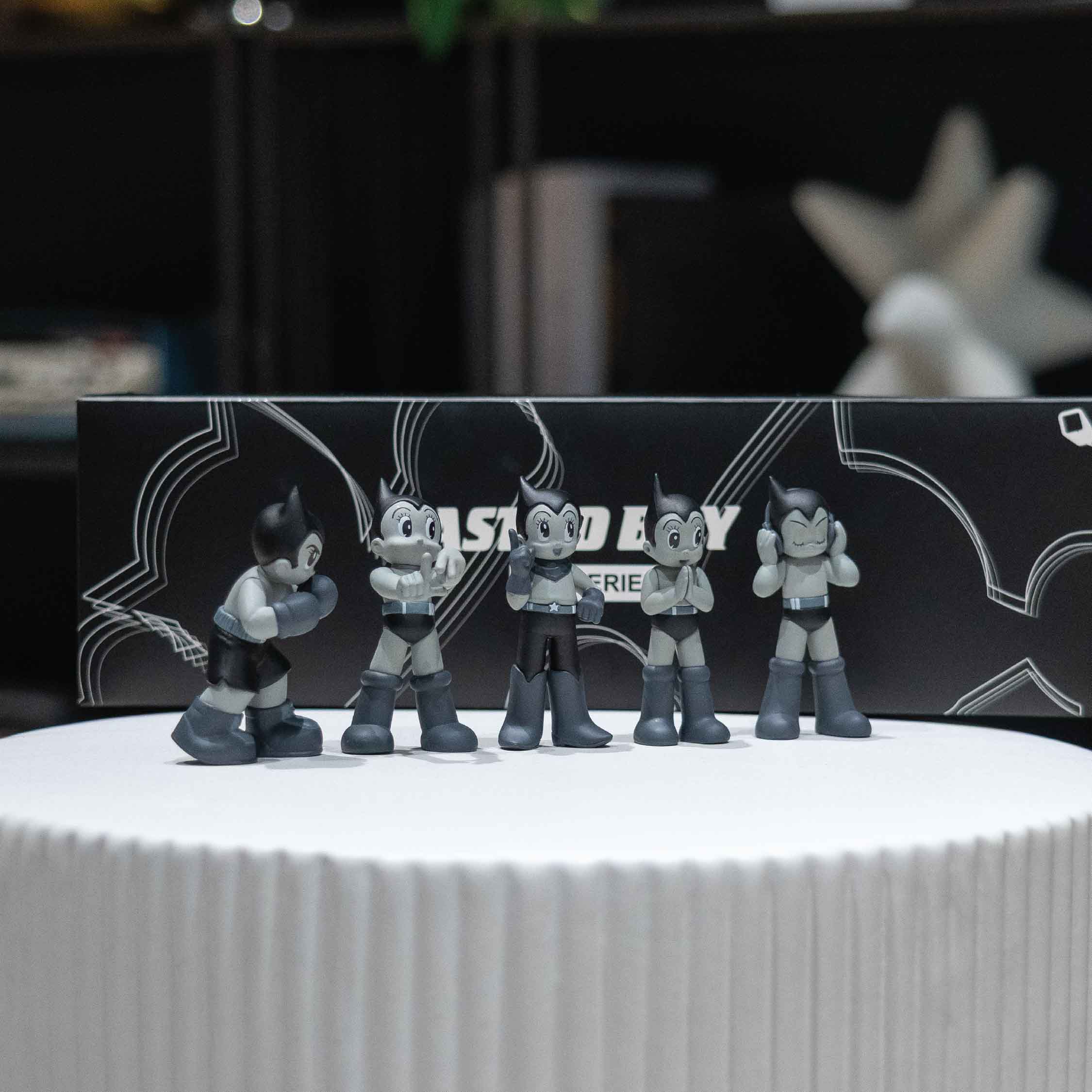 Astro Boy Mini-Series Mono Colorway 3"