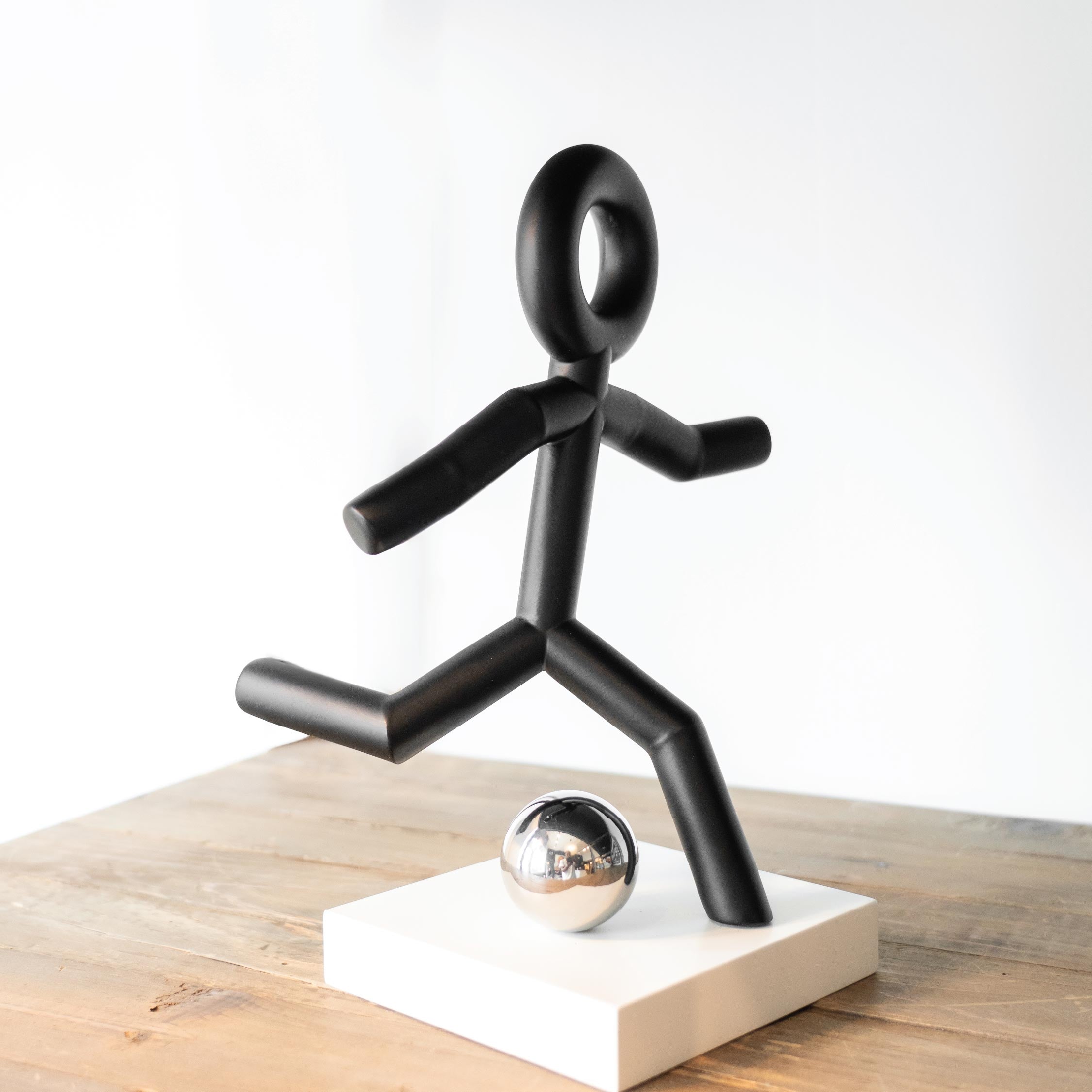 Lina Condes STRIKER Black Matt Toy Edition