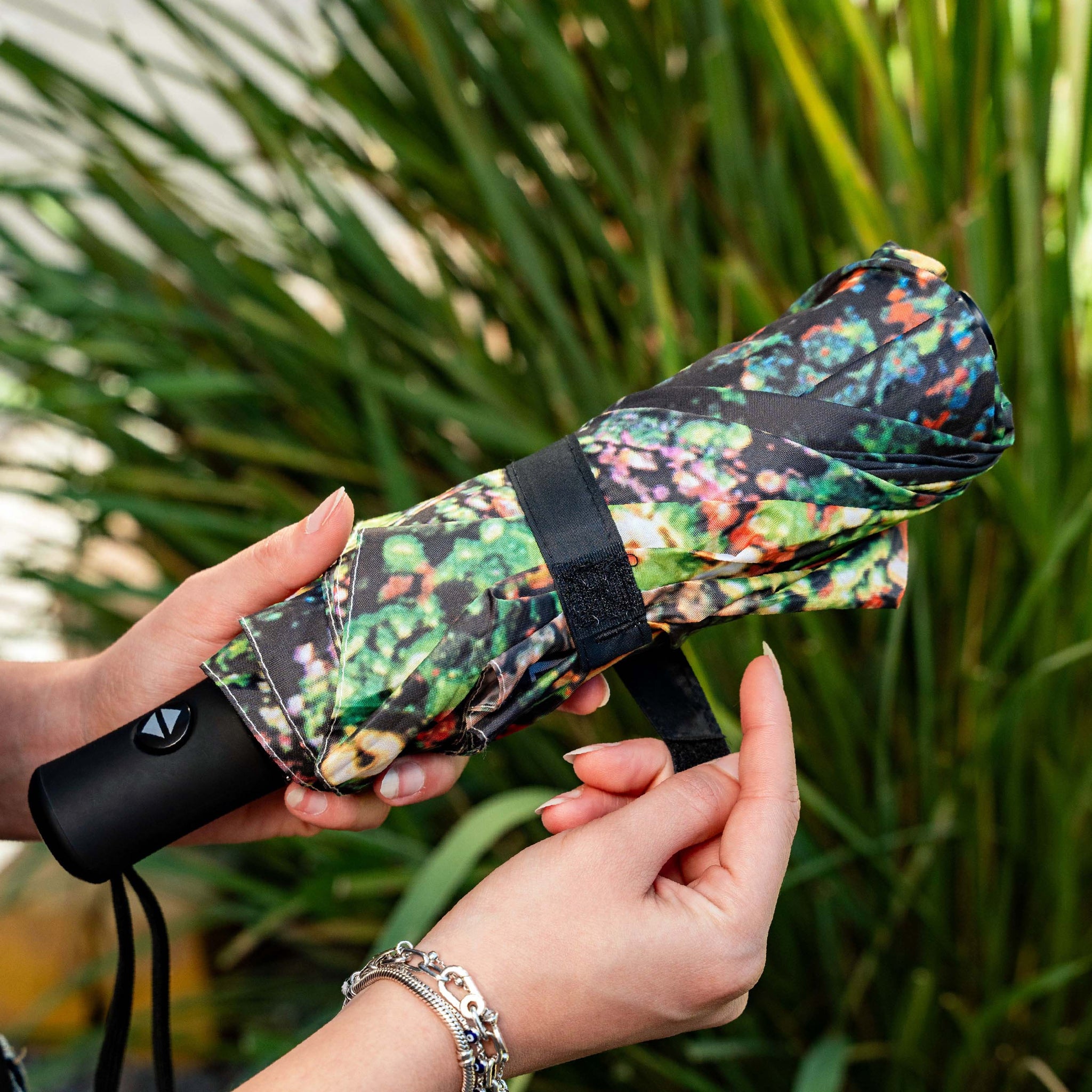 Logan Hicks THE ENTRANCE Travel-Size Umbrella