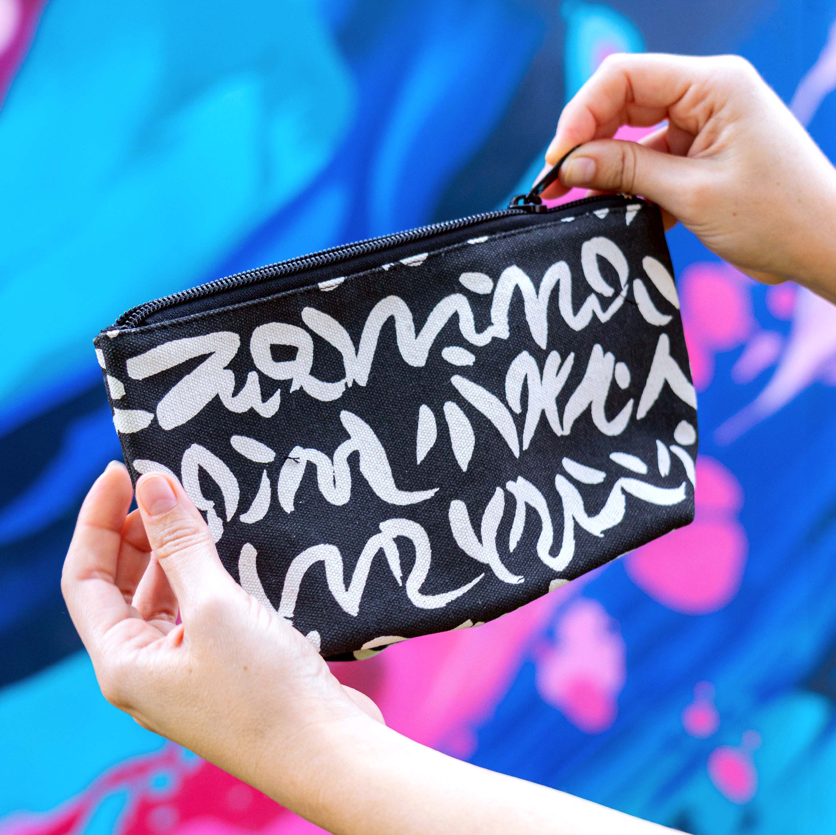 Travel Pouch Small - Story Black