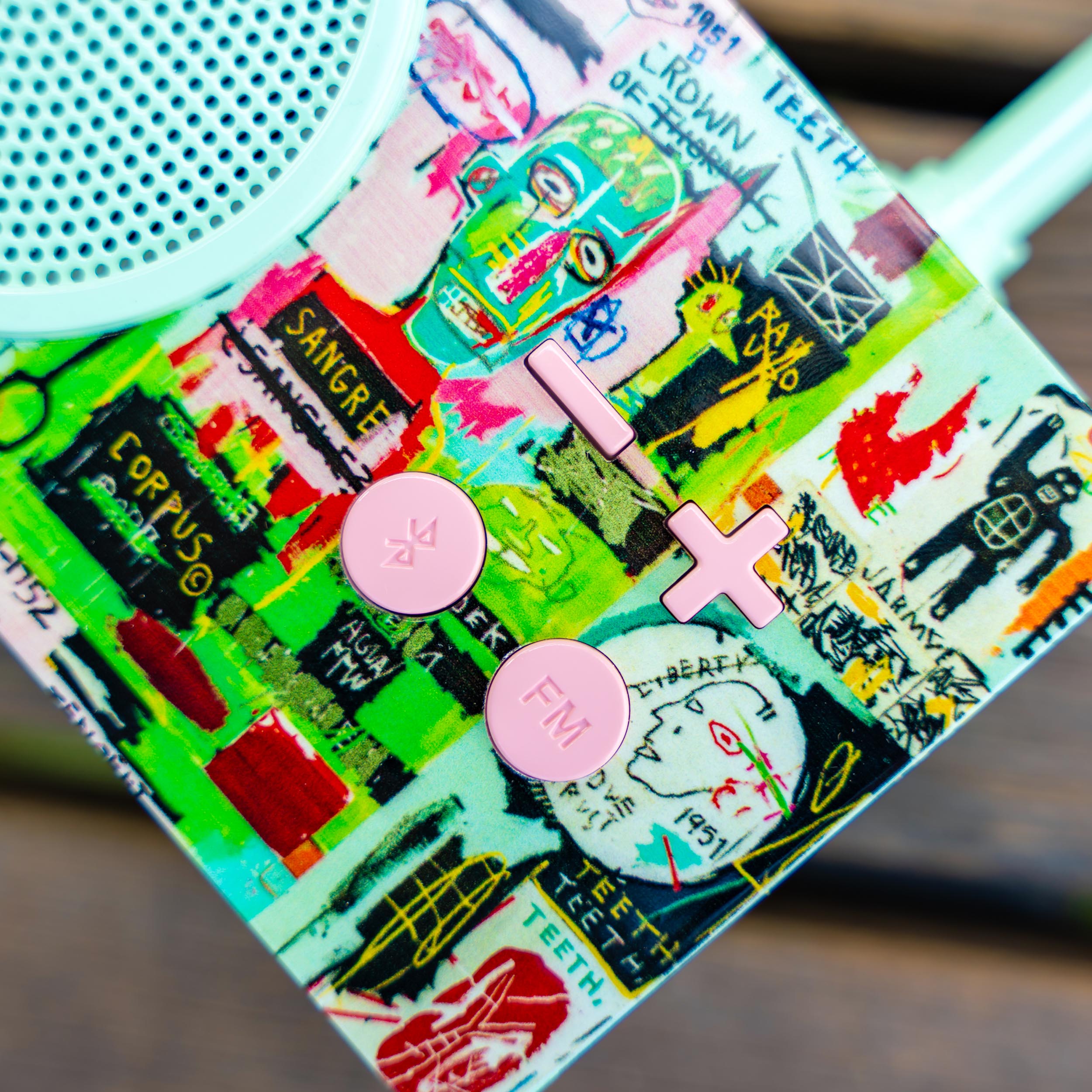 Tykho 3 Radio & Speaker - Lexon x Jean-Michel Basquiat In Italian Secondary image