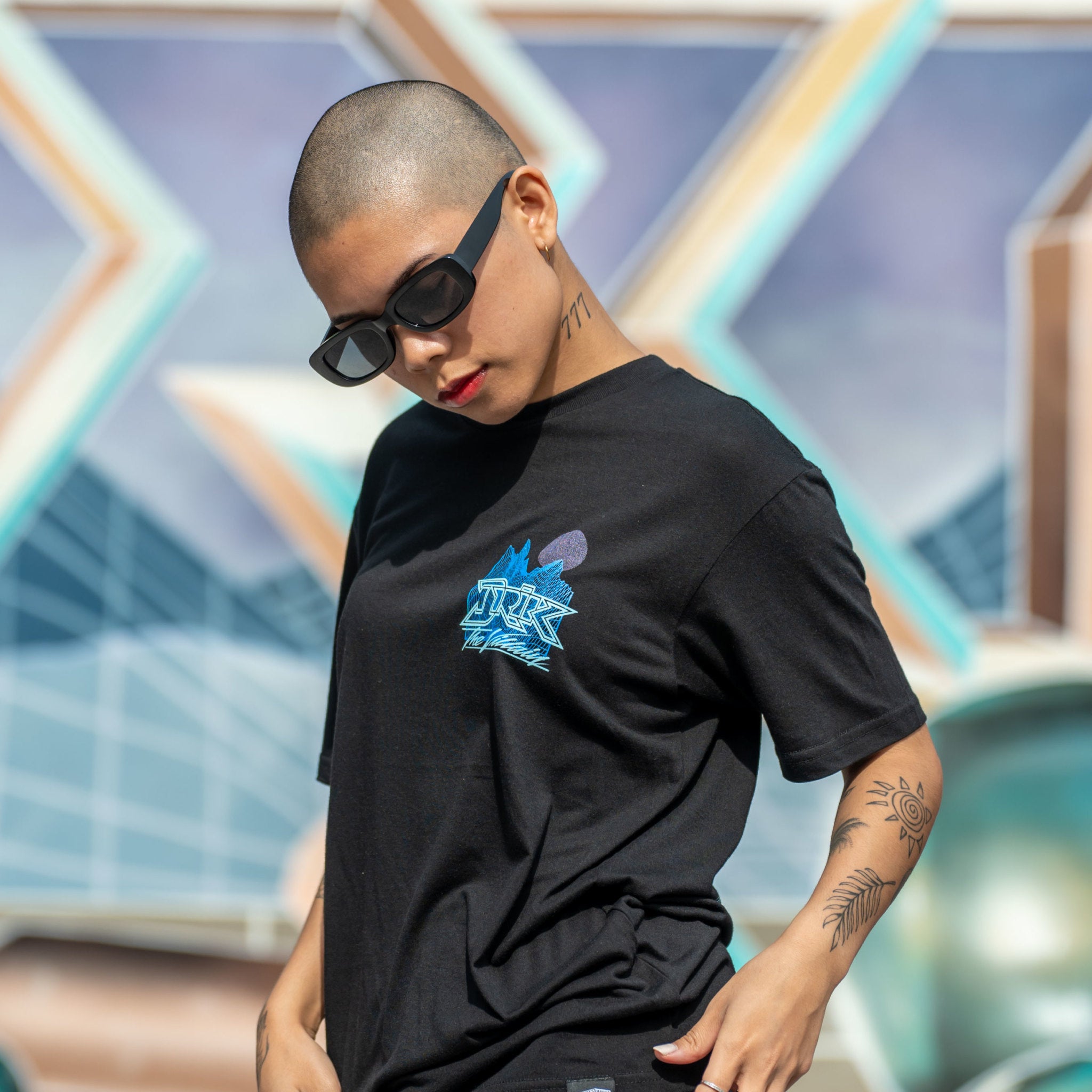 Drik the Villain VISUALIZE MINDSET Wynwood Walls Sportiqe Tee - Wynwood Walls Shop